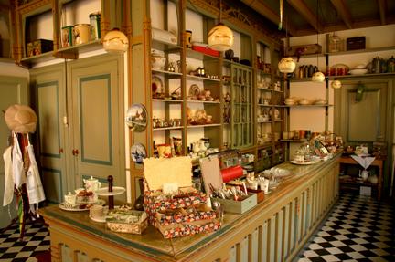 OMD Megen_winkelinterieur_winkelvanStaassen (jpg) OMD Megen_winkelinterieur_winkelvanStaassen (jpg)